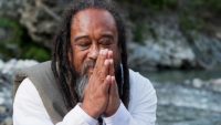 Mooji Video: Wiping Away What Is Not Real